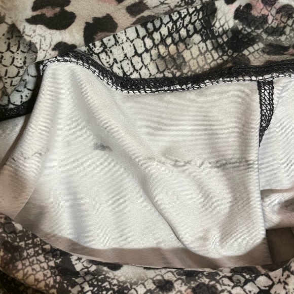 Women’s Evolution and Creation animal print high waist cropped leggings Small - Picture 4 of 4